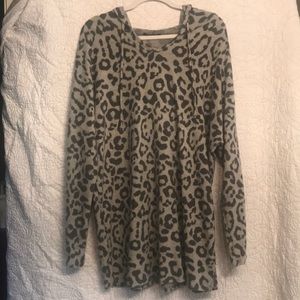 BomBom soft gray animal print tunic size xl NWOT